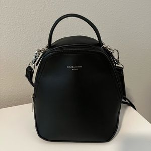 Chic small backpack🤩